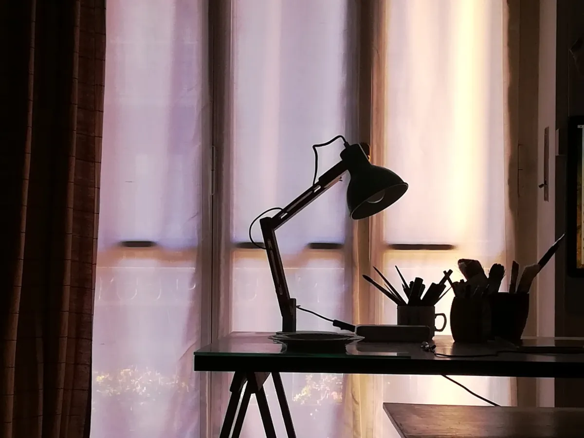 Wie man eine Schreibtischlampe auswählt, um beim Arbeiten oder Lernen eine angemessene Beleuchtung zu gewährleisten?